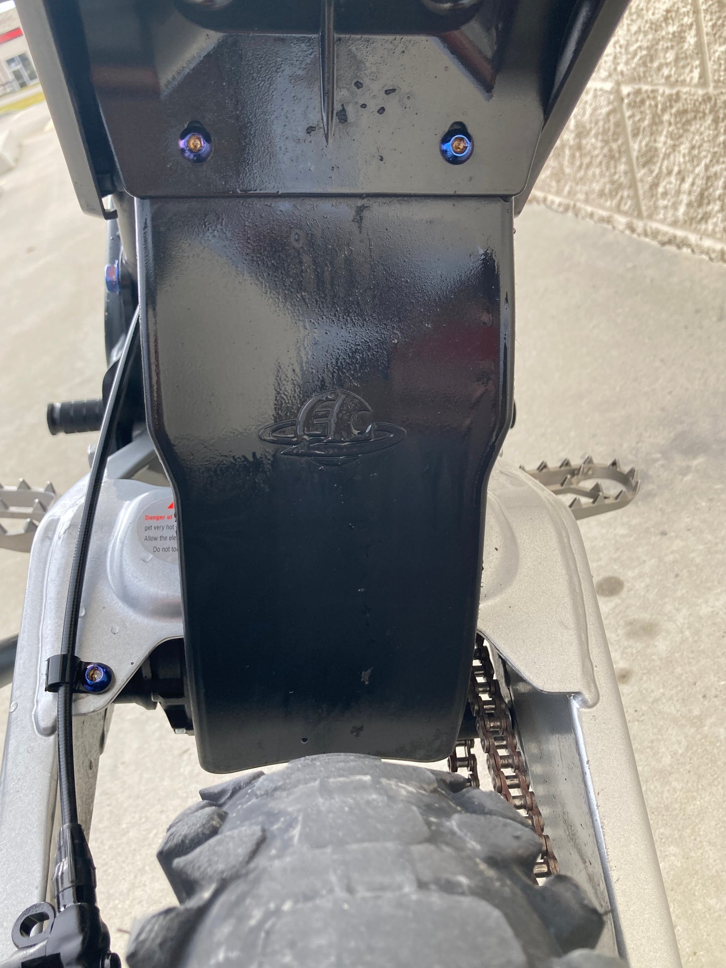 RTR mud flap titanium